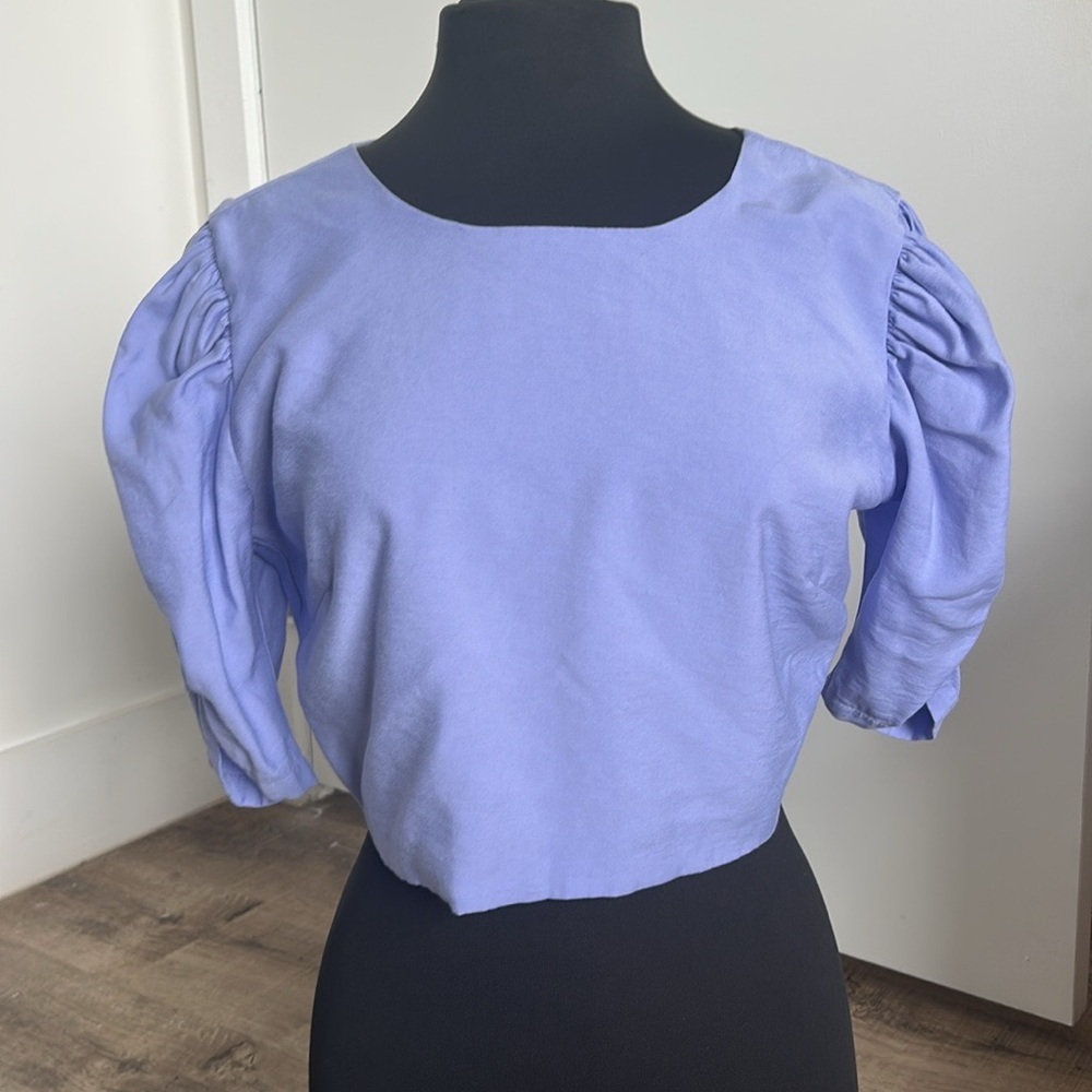Amaro Keyhole Back Top - Picture 5 of 10